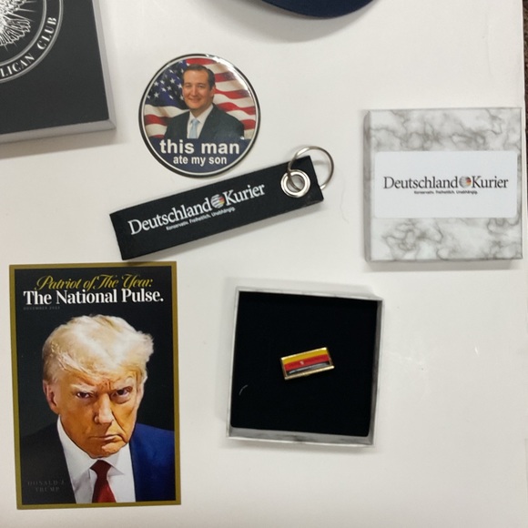 Trump  memoribilia. - Picture 3 of 7